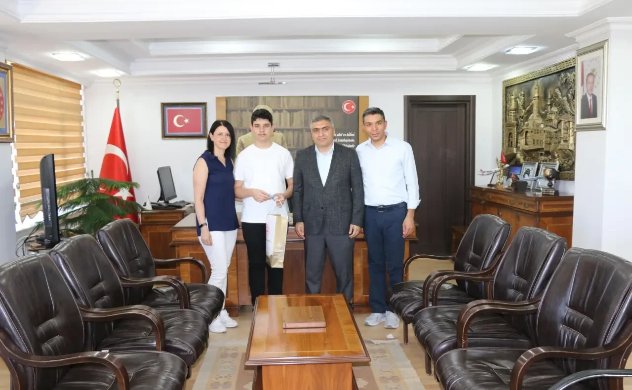 LGS'de 500 Tam Puanla Türkiye Derecesi Yapan Öğrencilerden Kaymakam Karaaslan’a Ziyaret 2