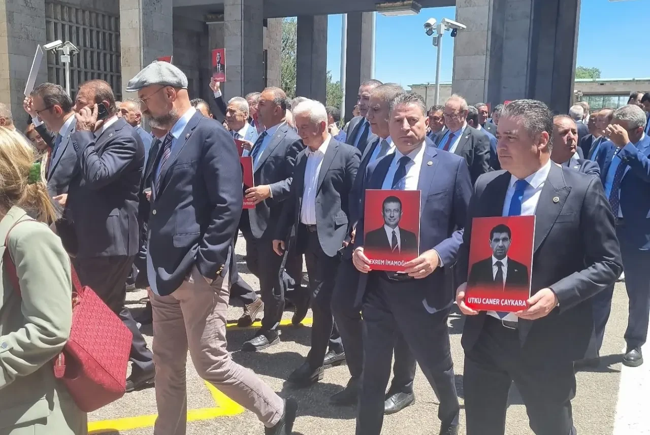 Vekil Karagöz'den Adalet Bakanlığı Önünde Sert Mesajlar! 4