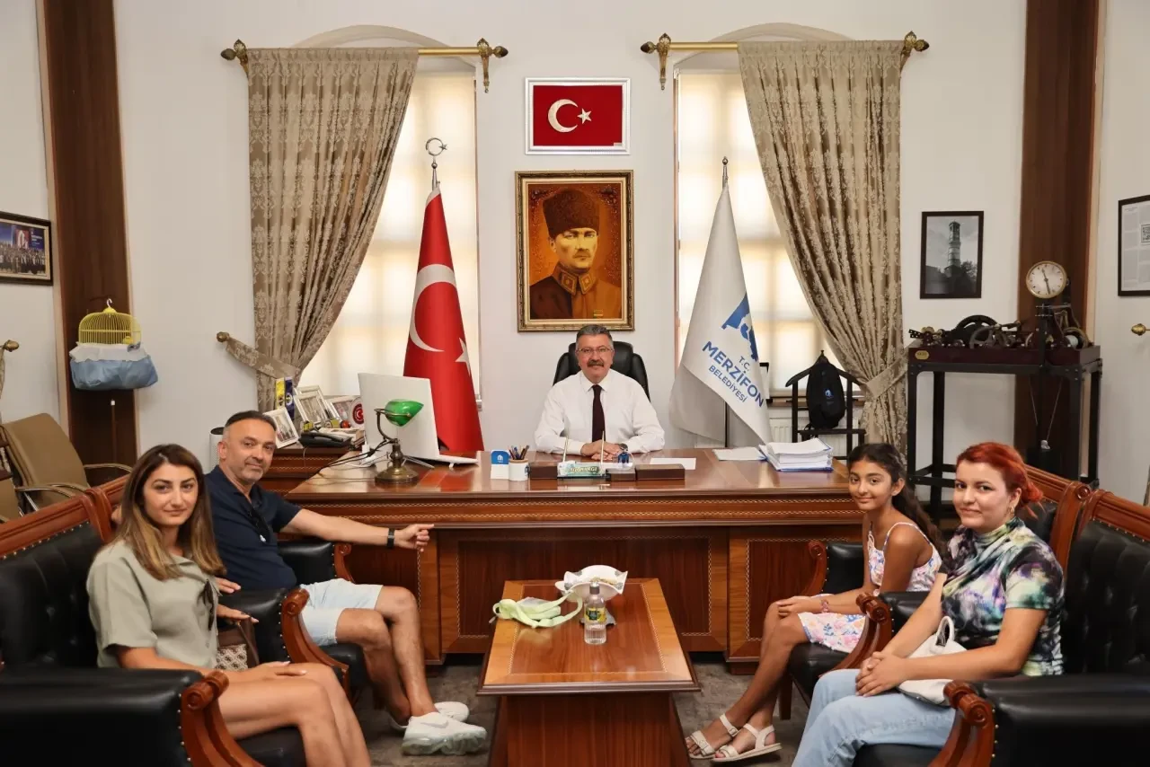 Merzifon Belediye Başkanı Alp Kargı, Yoğun Ziyaret Trafiğinde Konuklarını Ağırladı 1