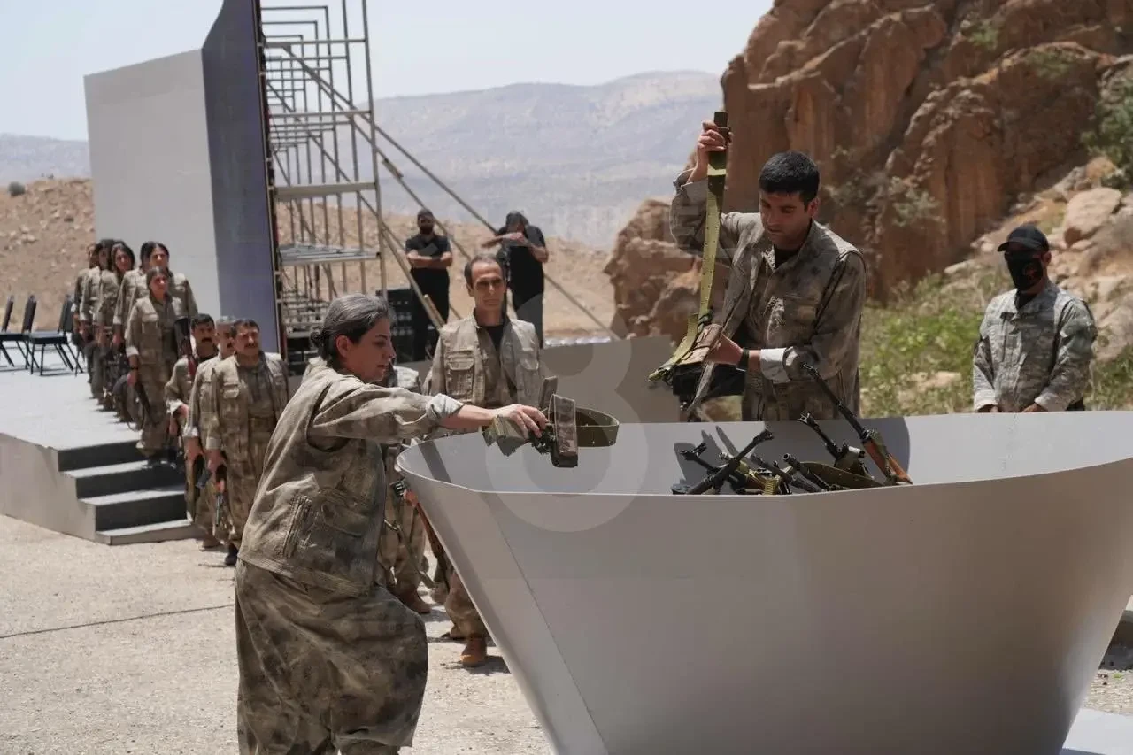 Son Dakika: PKK’lı Terörist Grup Silahları Bıraktı! Tarihi Anlar Süleymaniye’de Yaşandı 1
