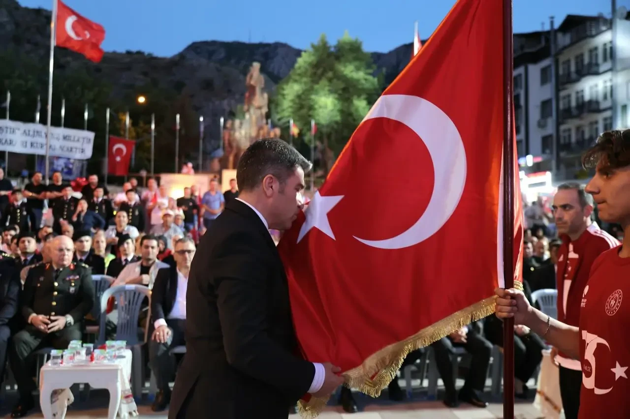Amasya’da 15 Temmuz’un 9. Yılında Demokrasi Nöbeti: Binler, Yavuz Selim Meydanı’nda Tek Yürek Oldu 1