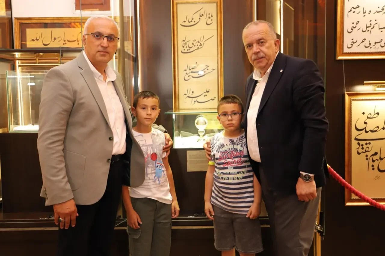 Amasya Üniversitesi’nde Mukaddes Emanetler Ziyarete Açıldı 5