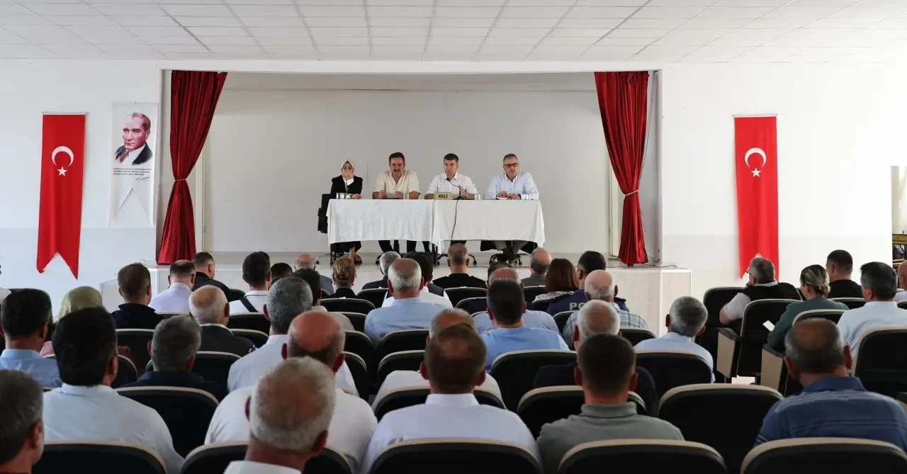Hamamözü’nde Muhtarlarla Buluşma: Hizmetler ve Talepler Masaya Yatırıldı 4