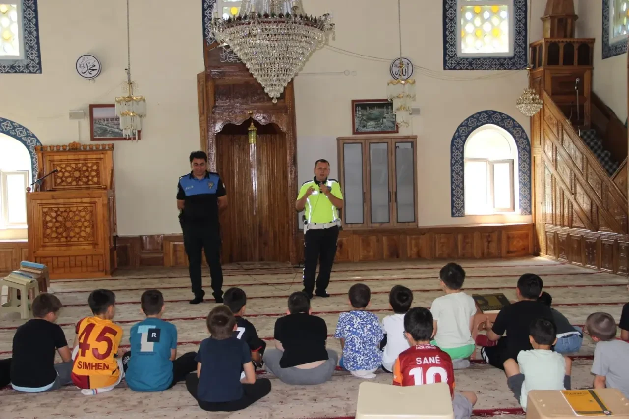 Miniklere Güvenlik Eğitimi: Amasya Polisi Yaz Kur’an Kurslarında Bilgilendirme Yaptı 4