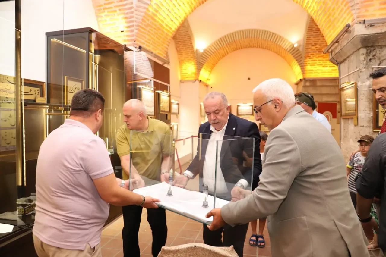 Amasya Üniversitesi’nde Mukaddes Emanetler Ziyarete Açıldı 1