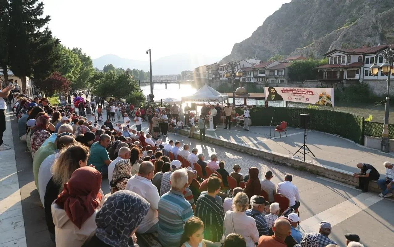 Amasya’da Muharrem Ayı Bereketi: Şehzadeler Gezi Yolu’nda Aşure İkramı 3