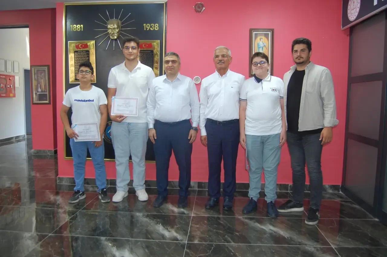 Başarılı Öğrenciler Ödüllendirildi 2