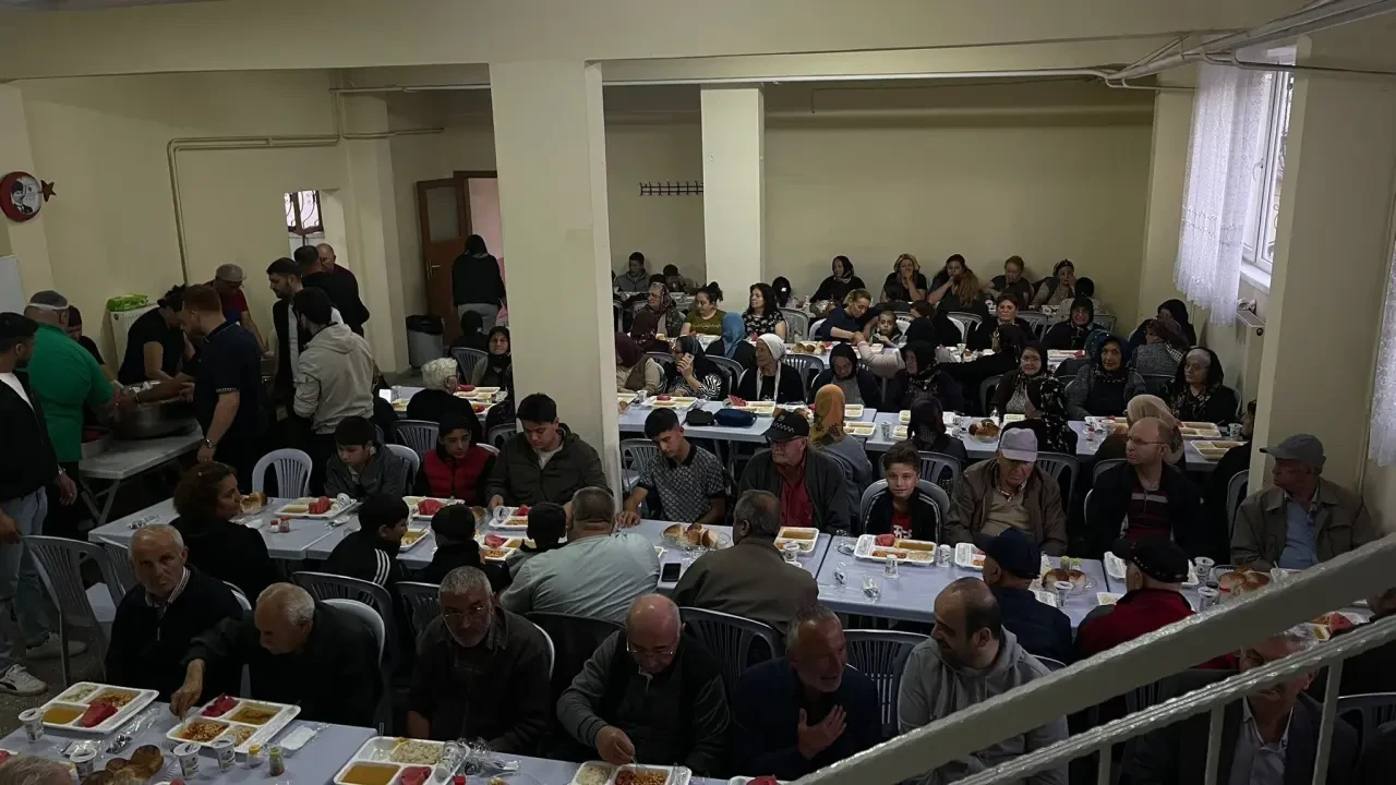 CHP Merzifon Gençlik Kolları’ndan Muharrem Sofrası 2