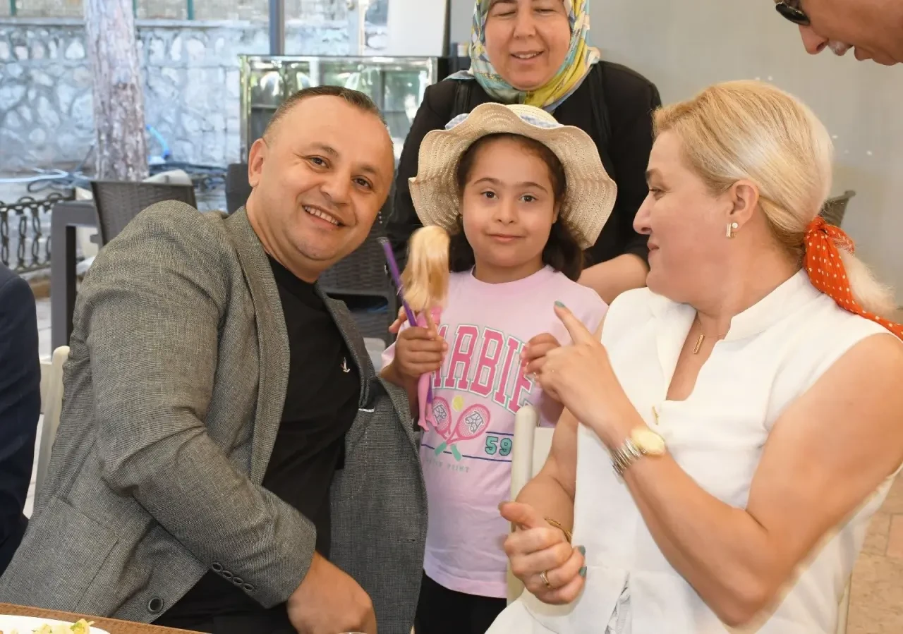 Başkan Turgay Sevindi, Otizmli Bireyler ve Aileleriyle Bir Araya Geldi 3