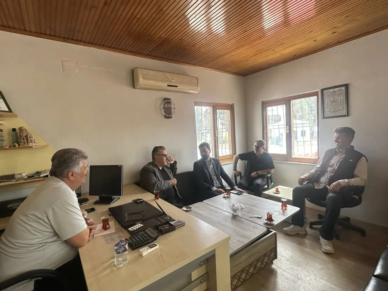 Milletvekili Hasan Çilez’den Merzifon’da Esnaf ve Teşkilat Ziyaretleri 4