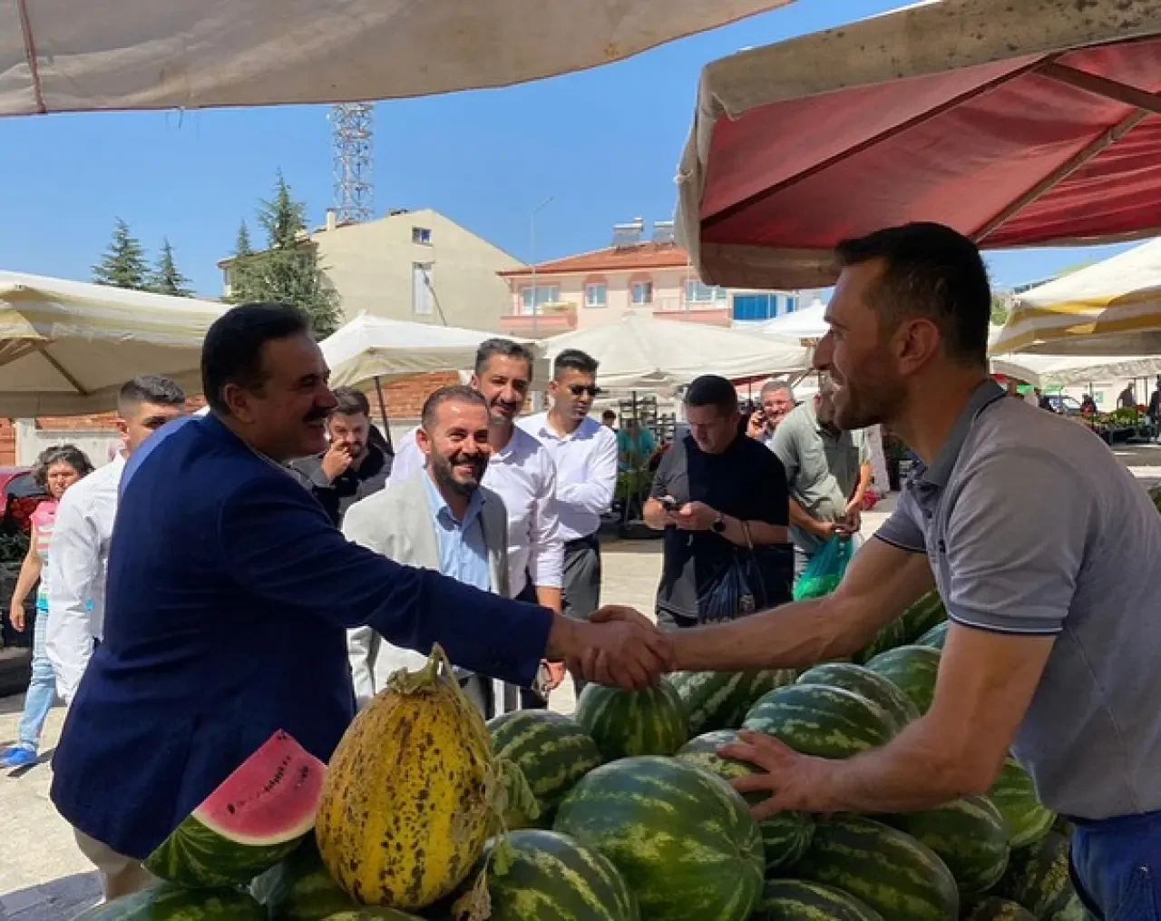 AK Parti Amasya Milletvekili Haluk İpek’ten Suluova Pazarı’na Ziyaret 2
