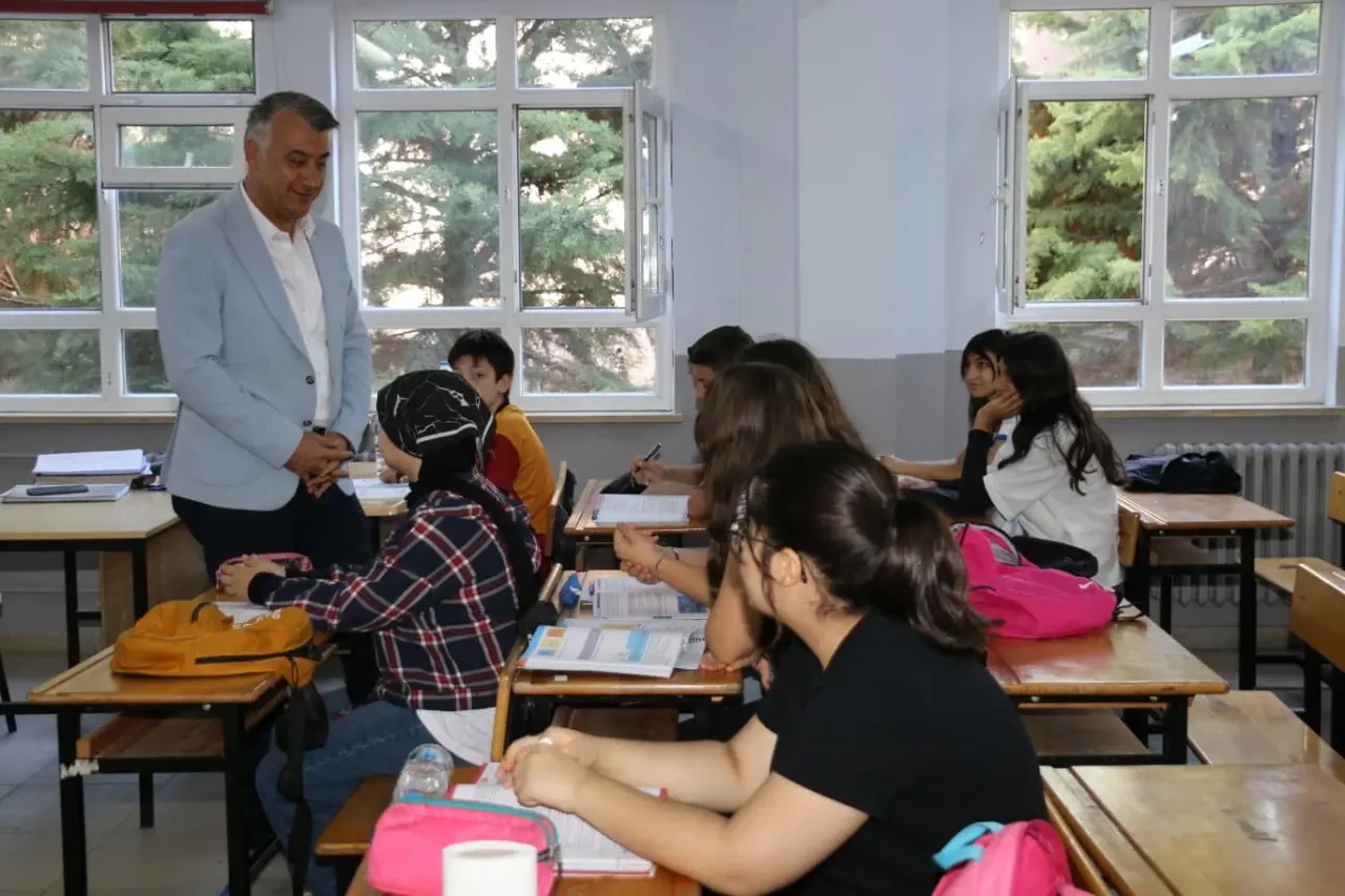 İl Millî Eğitim Müdürü Katipoğlu’ndan Çelebi Mehmet Ortaokulu'na Ziyaret 2