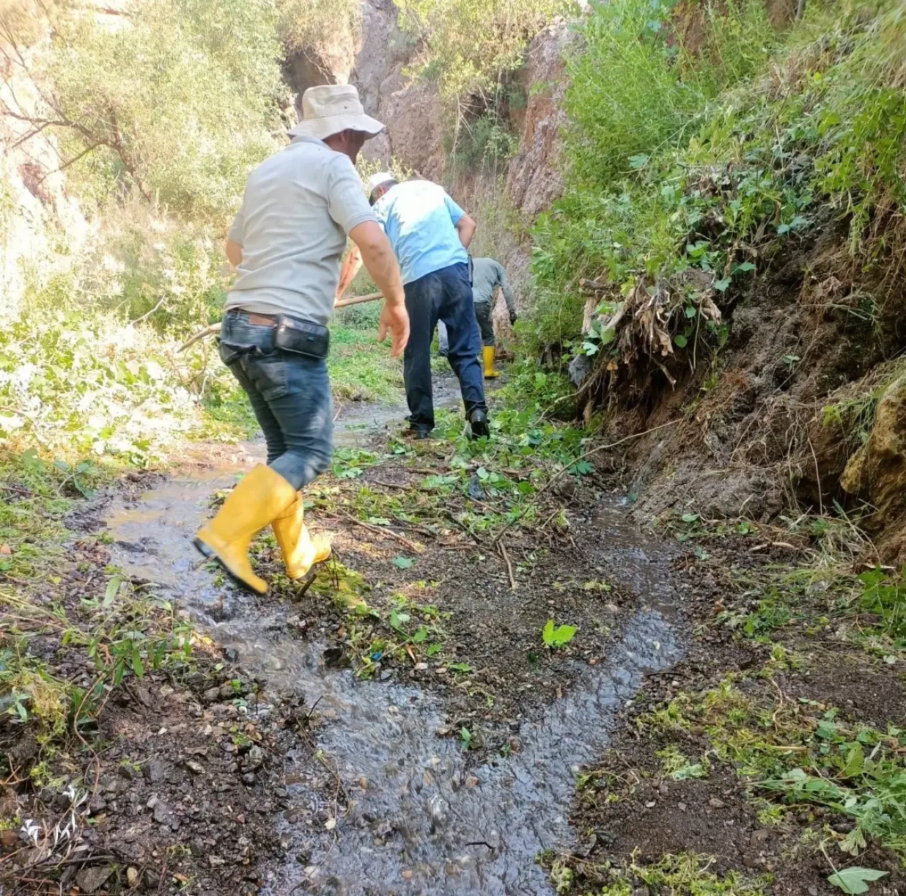 Ziyaret Belediyesi Su Yollarında Temizlik Seferberliği Başlattı 1