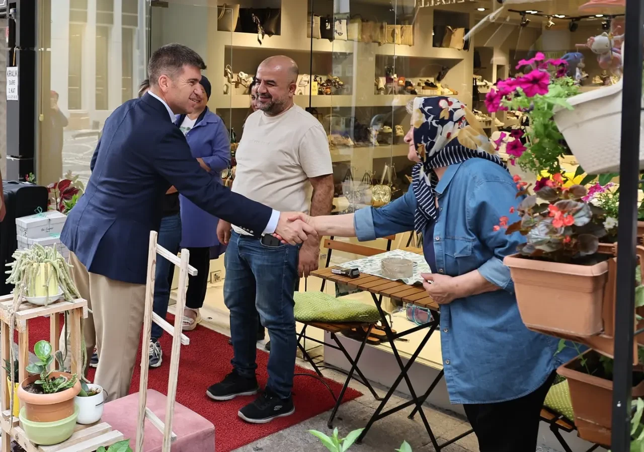 Vali Önder Bakan Şehir Merkezinde Esnaf ve Vatandaşlarla Buluştu 4