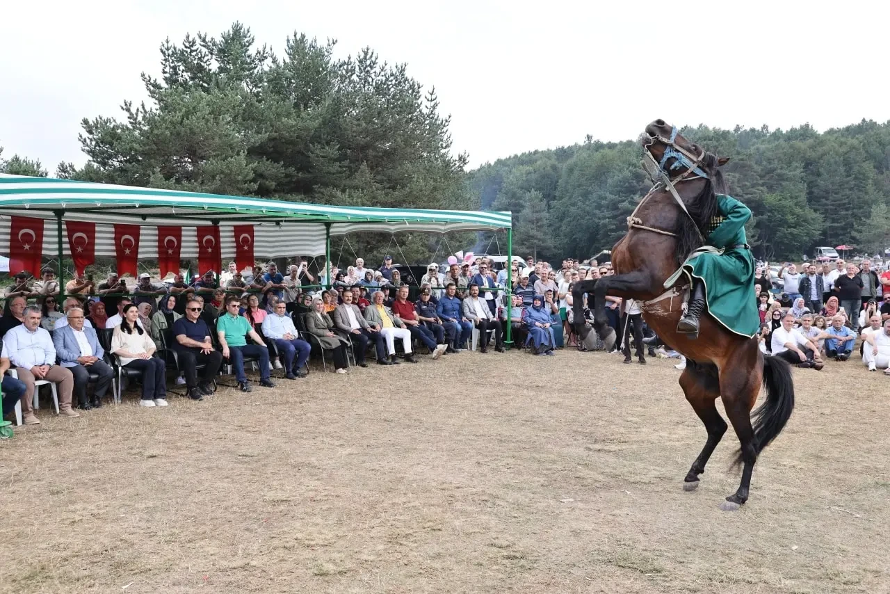 Vali Önder Bakan, Çerkes Kültür Festivali’ne Katıldı 1