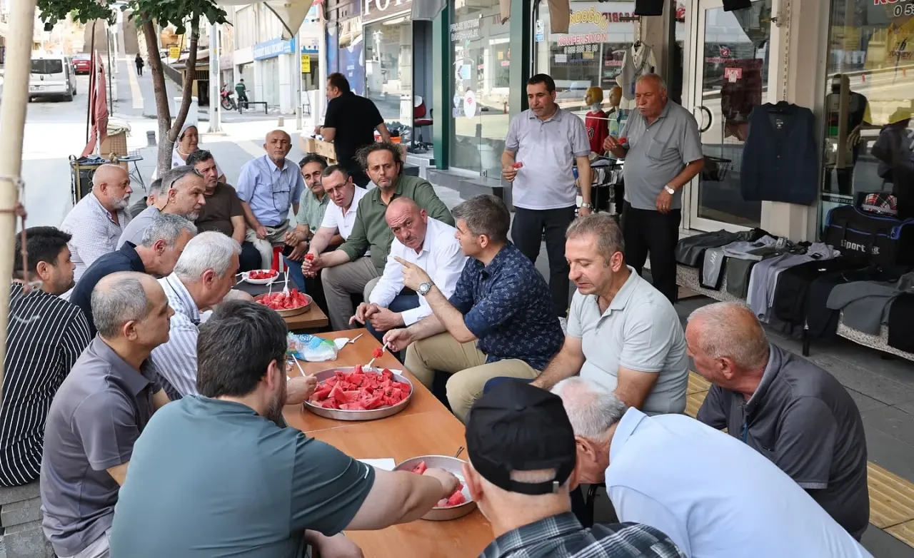 Amasya Valisi Önder Bakan Yüzevler Mahallesi’nde Esnaf ve Vatandaşlarla Buluştu 4