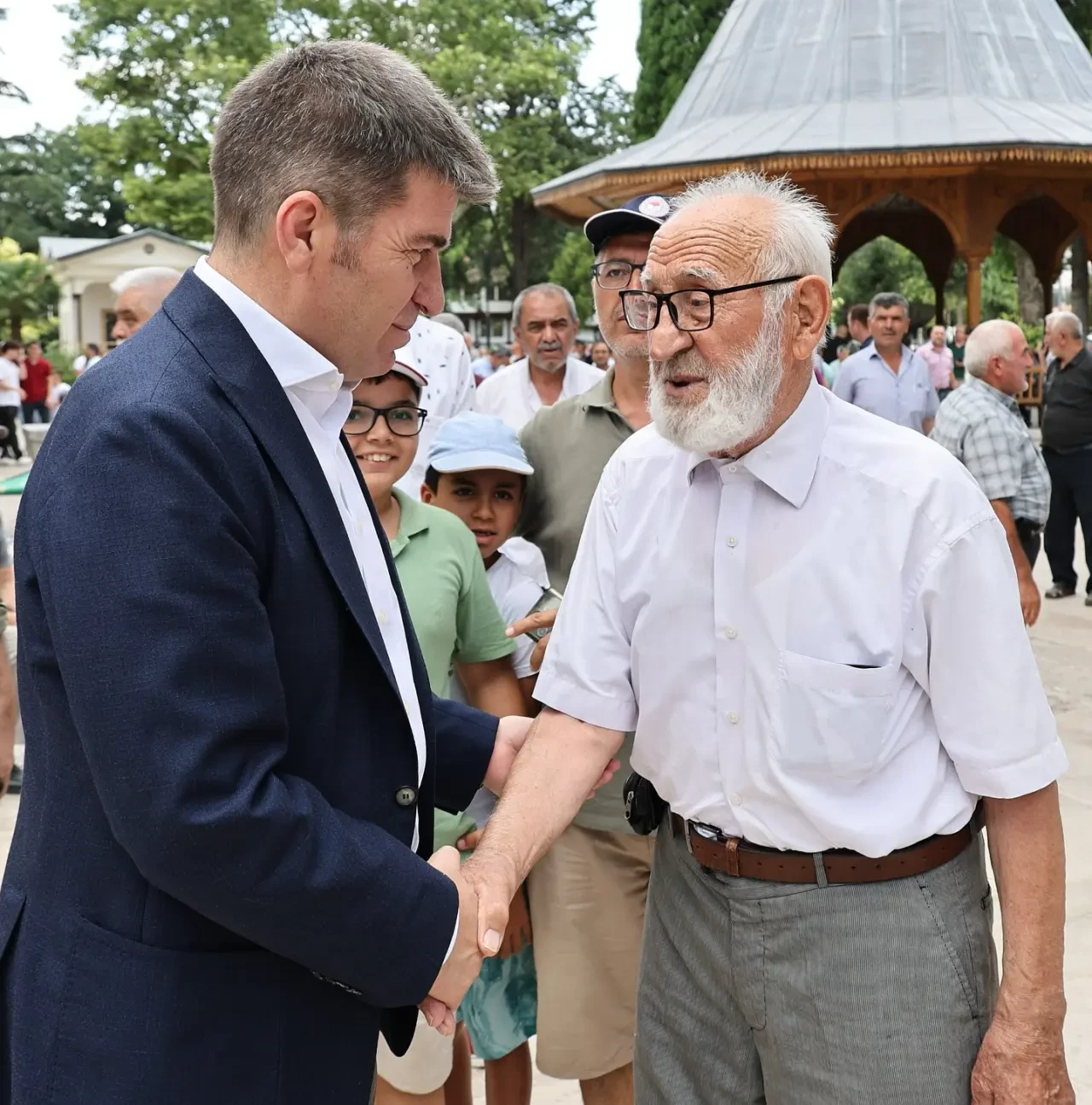 Vali Önder Bakan, Sultan II. Bayezid Külliyesi’nde Vatandaşlarla Buluştu 3