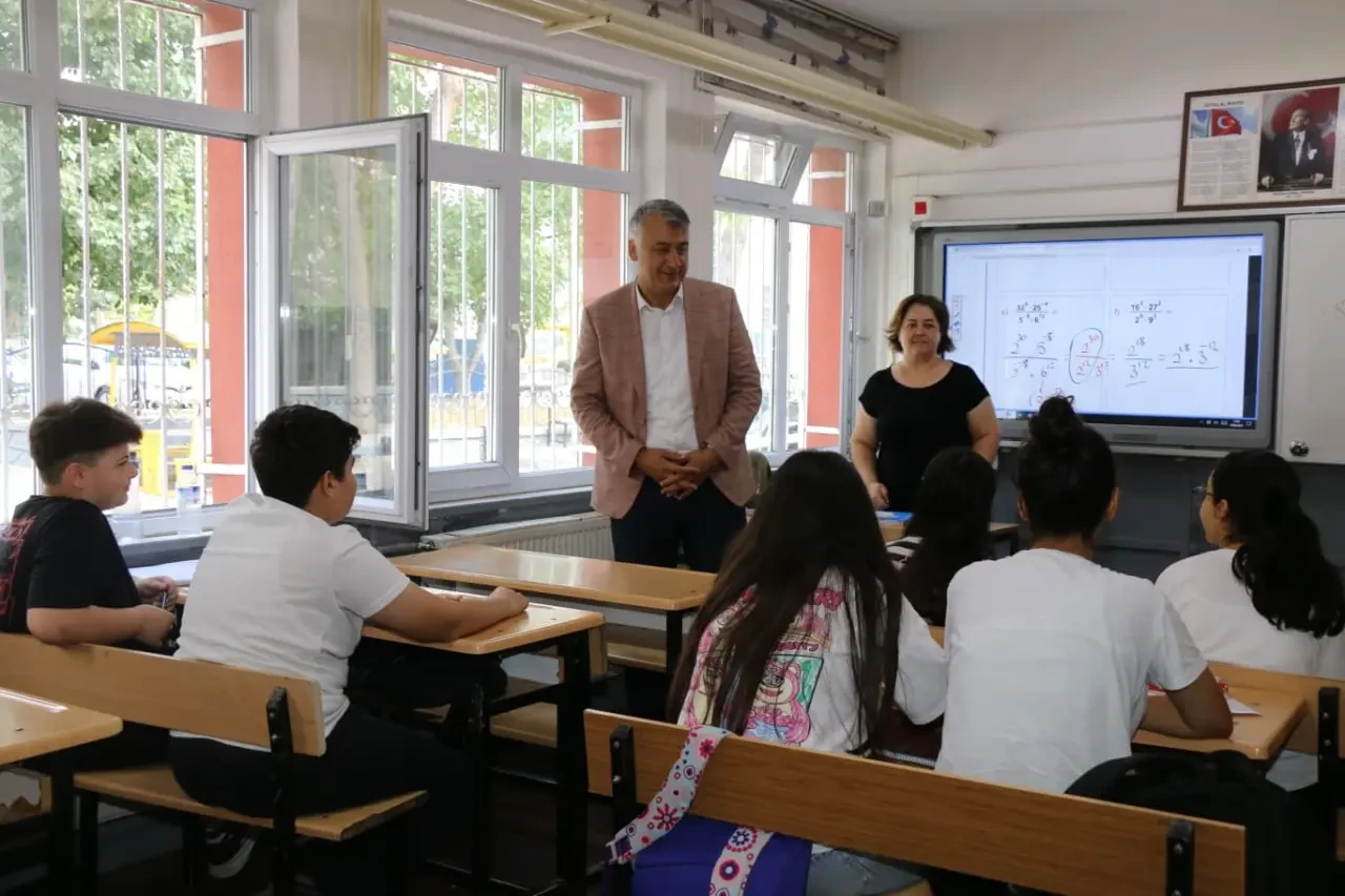İl Millî Eğitim Müdürü Katipoğlu’ndan Gazi Ortaokulu’na Ziyaret 2