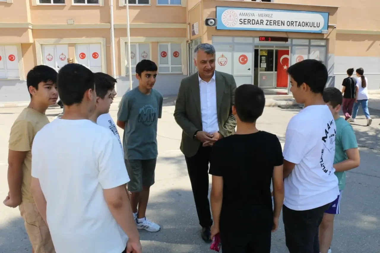 İl Millî Eğitim Müdürü Katipoğlu’ndan Serdar Zeren Ortaokulu’na Ziyaret 3