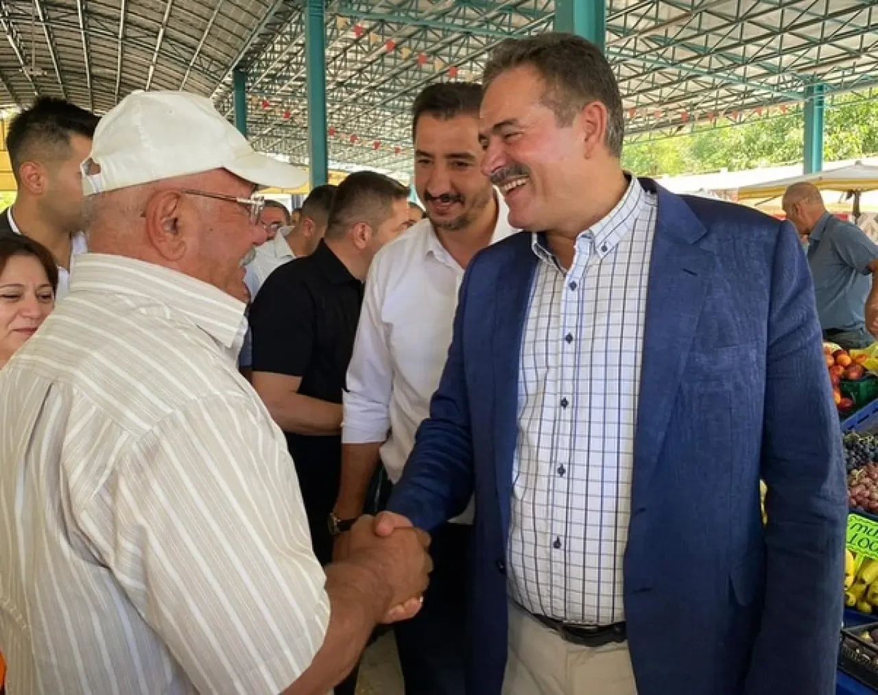 AK Parti Amasya Milletvekili Haluk İpek’ten Suluova Pazarı’na Ziyaret 3