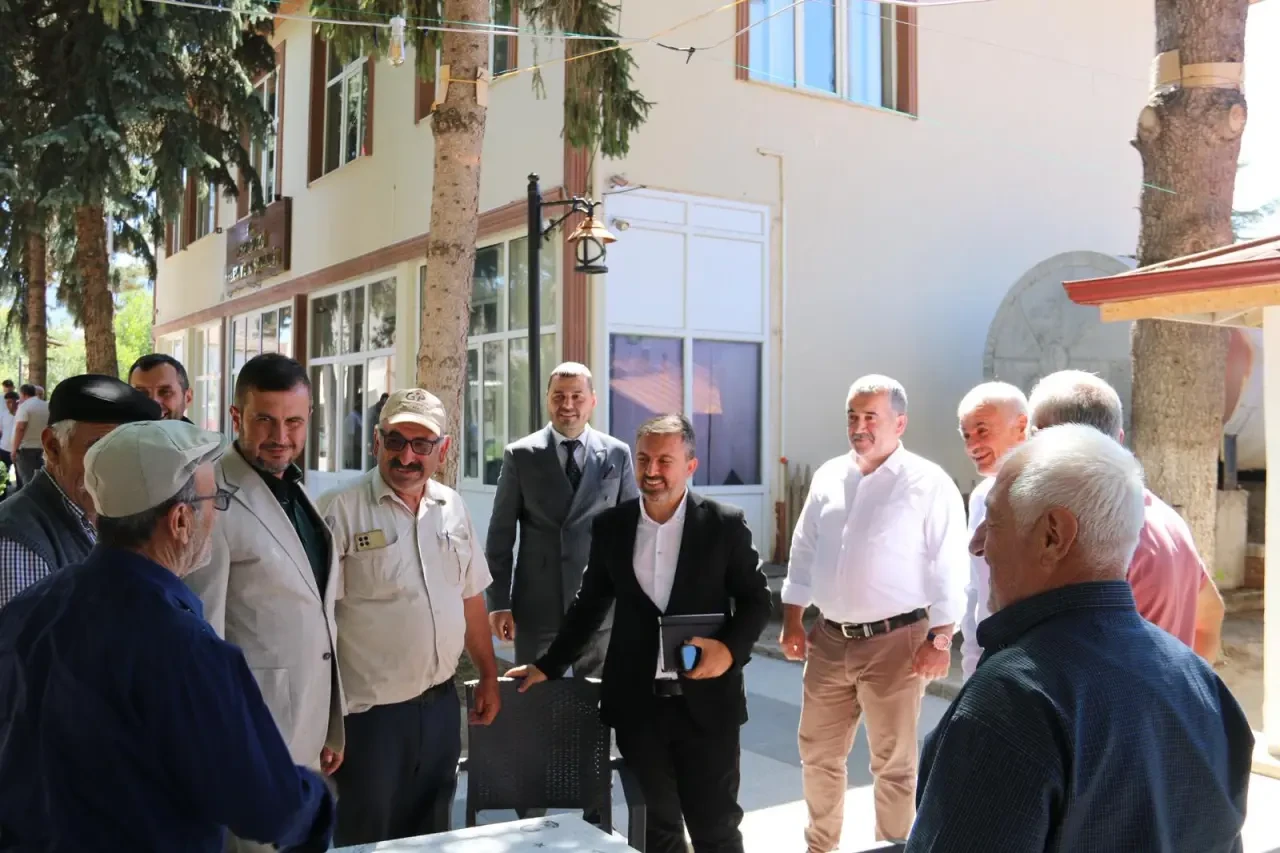 AK Parti Heyeti Hamamözü’nde Köy ve Mahalle Başkanlarıyla Buluştu 3