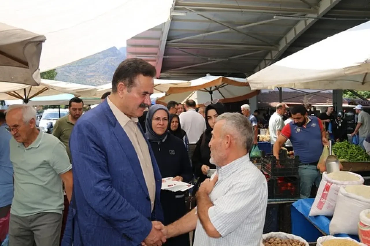 AK Parti Milletvekili Haluk İpek, Amasya Kapalı Pazar Yerinde Esnaflarla Buluştu 2