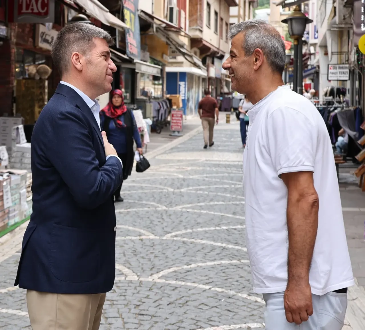 Vali Önder Bakan Şehir Merkezinde Esnaf ve Vatandaşlarla Buluştu 2
