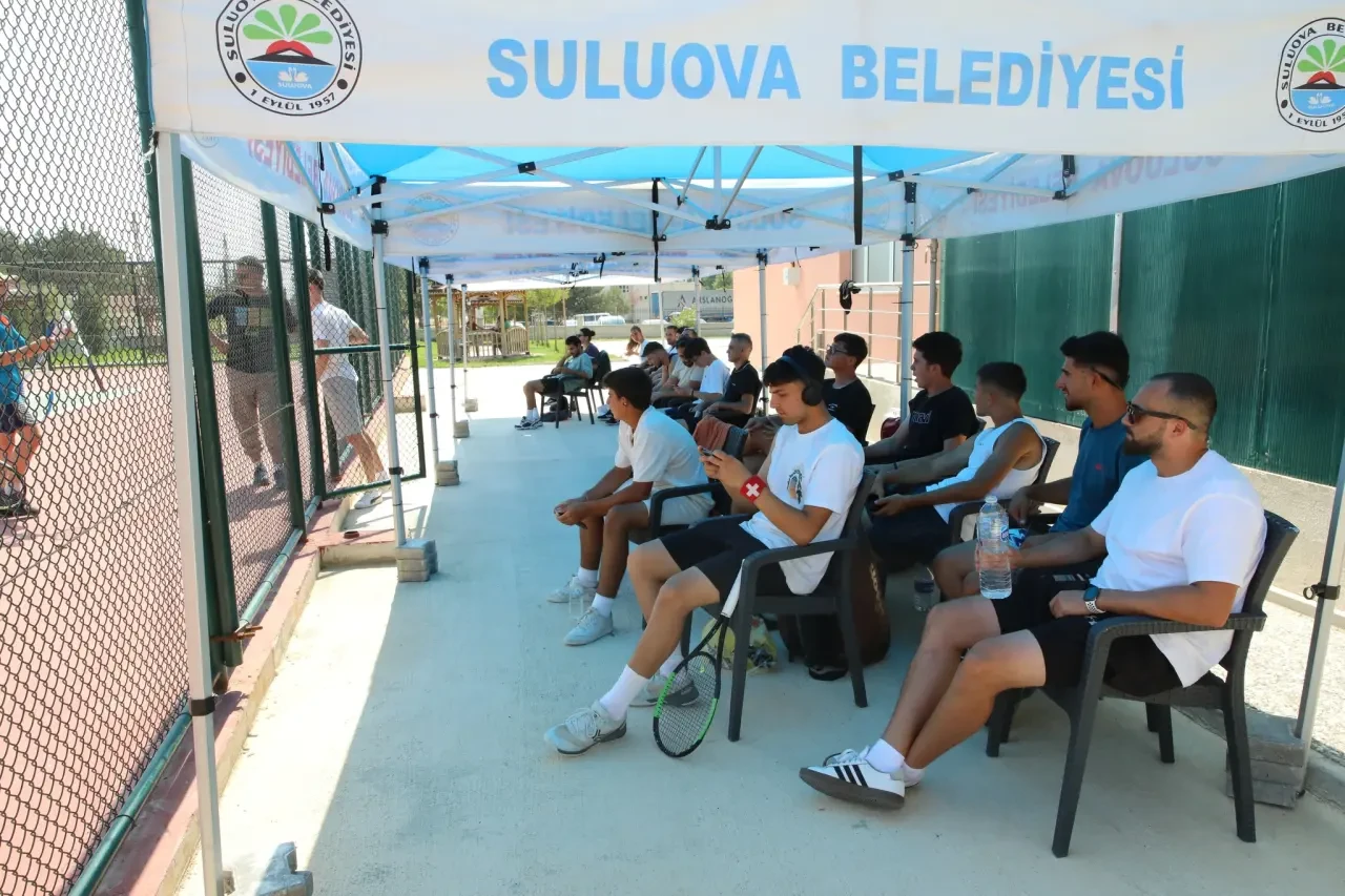 Suluova’da Tenis Turnuvası Heyecanı: Dostluk ve Rekabet Bir Arada 3