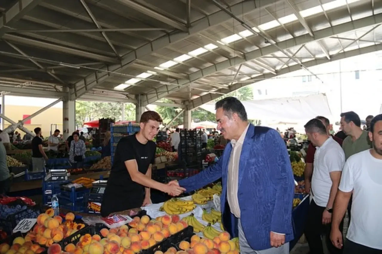 AK Parti Milletvekili Haluk İpek, Amasya Kapalı Pazar Yerinde Esnaflarla Buluştu 6