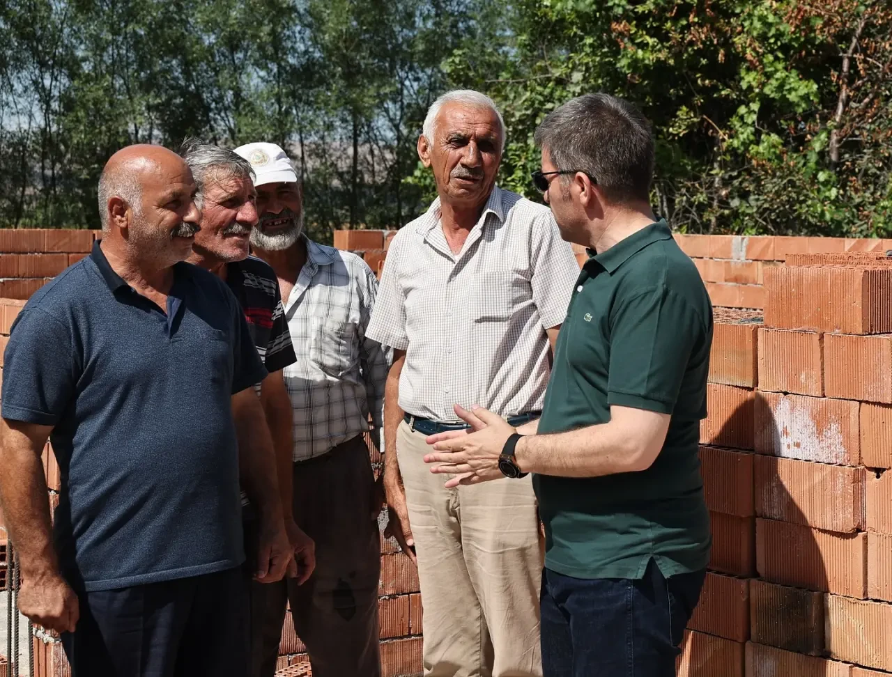 Amasya Valisi Önder Bakan, Gözlek Köyü’nde Yangınzede Aileyi Ziyaret Etti 3