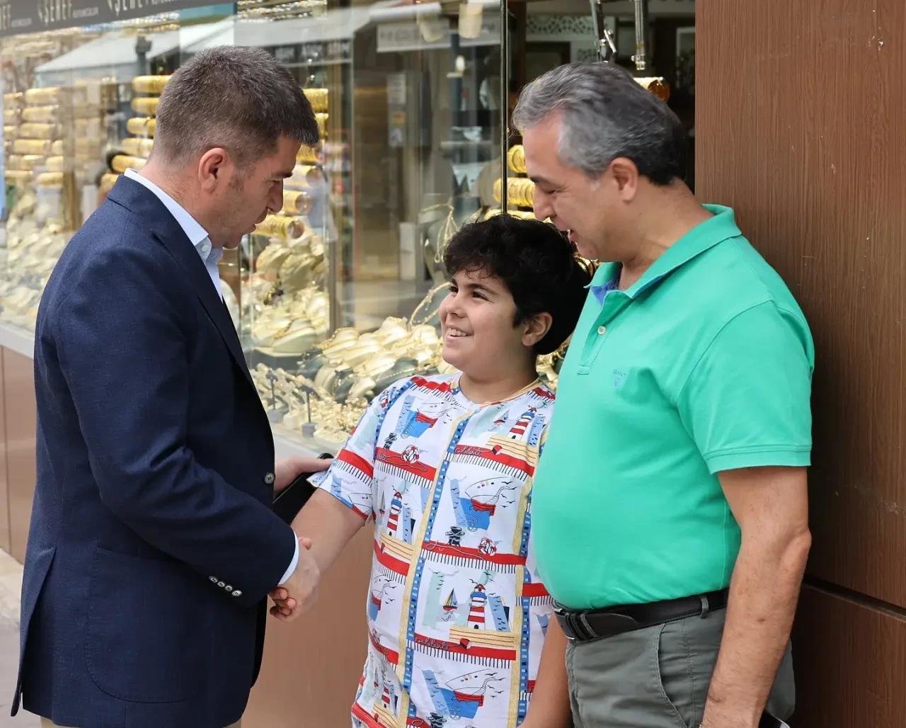 Vali Önder Bakan Şehir Merkezinde Esnaf ve Vatandaşlarla Buluştu 3