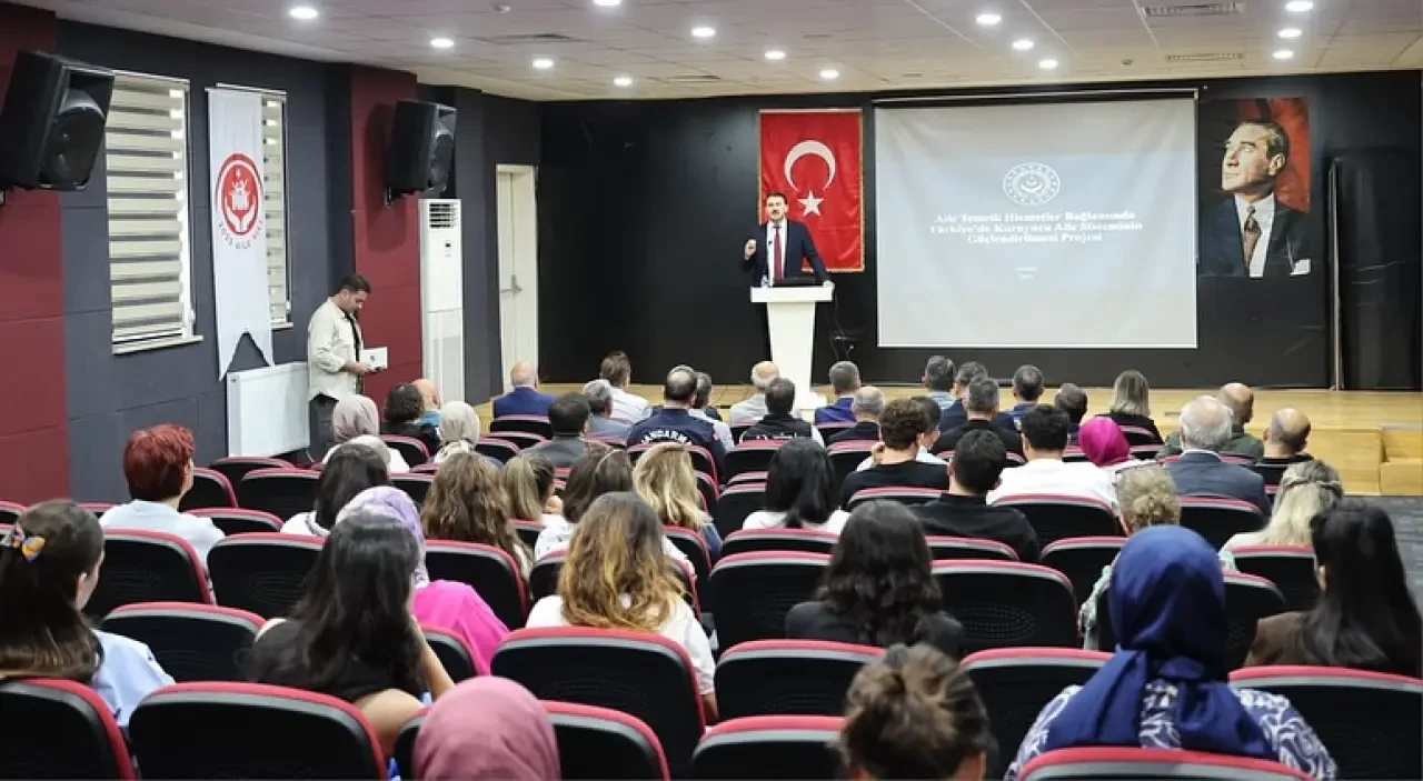 Amasya Valisi Önder Bakan, Koruyucu Aile Sistemi Paydaş Toplantısına Katıldı 3