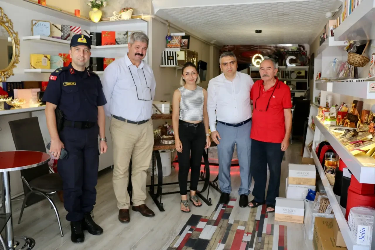 Kaymakam Karaaslan, Cumhuriyet Caddesi’nde Esnafla Buluştu 2