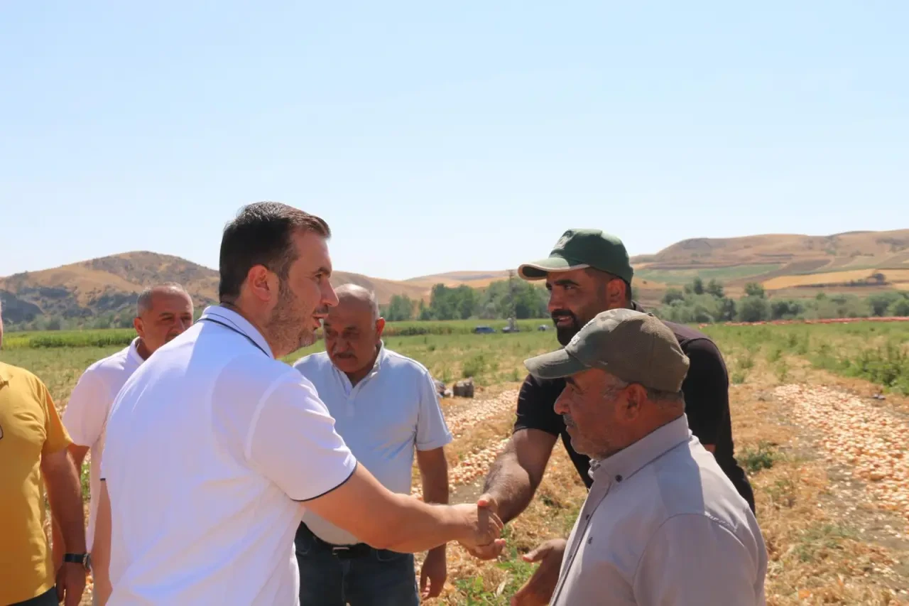 AK Parti Amasya İl Başkanı Galip Uzun’dan Mevsimlik Tarım İşçilerine Ziyaret 3