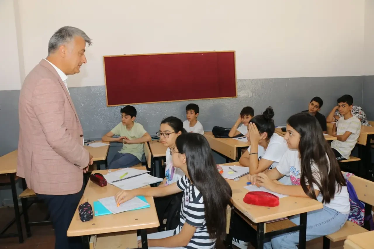 İl Millî Eğitim Müdürü Katipoğlu’ndan Gazi Ortaokulu’na Ziyaret 1
