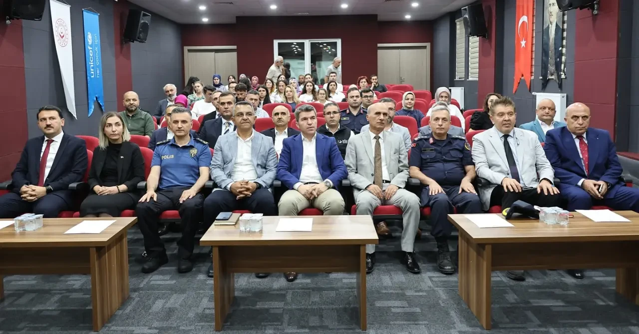 Amasya Valisi Önder Bakan, Koruyucu Aile Sistemi Paydaş Toplantısına Katıldı 1
