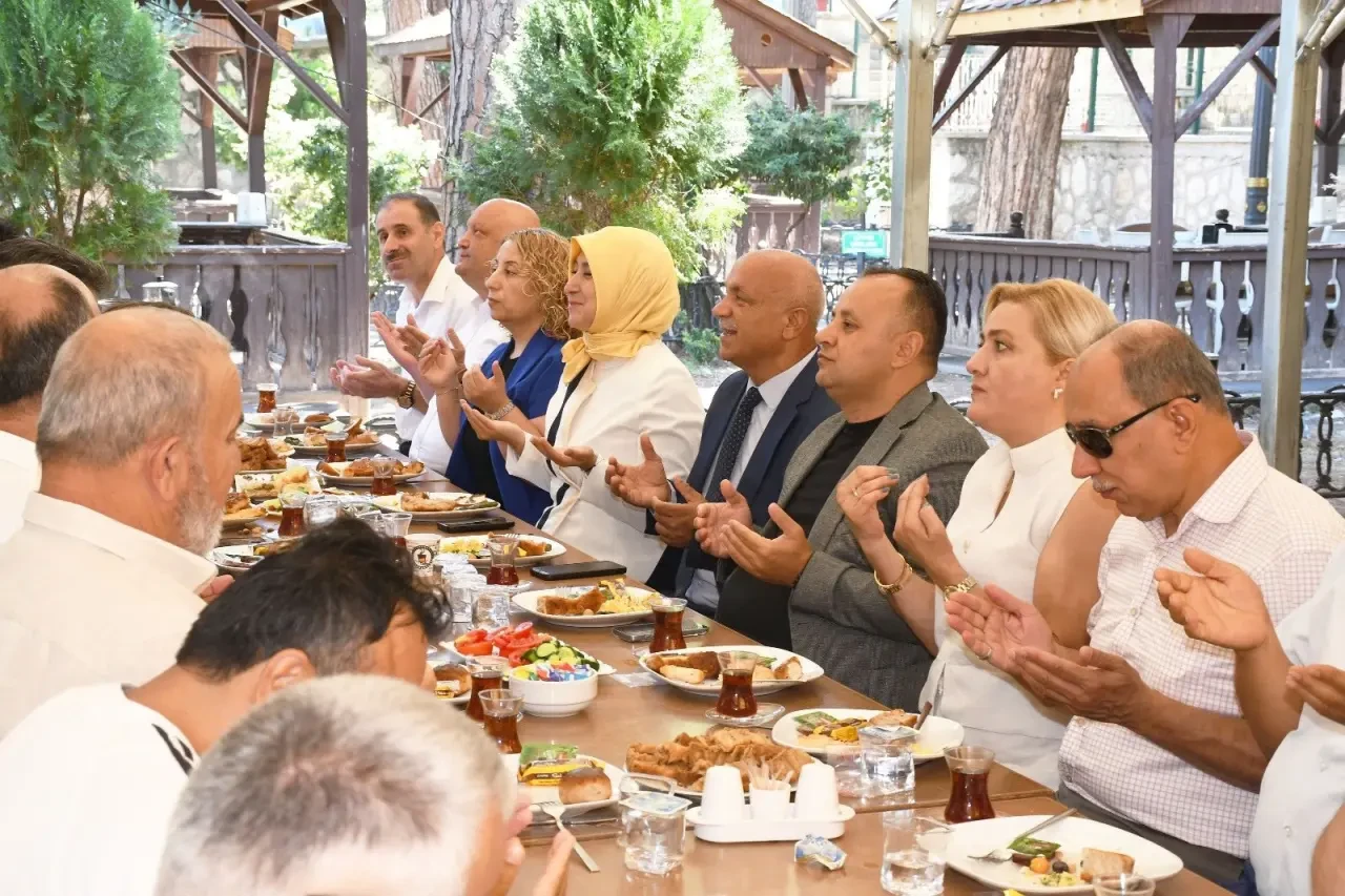 Başkan Turgay Sevindi, Otizmli Bireyler ve Aileleriyle Bir Araya Geldi 4