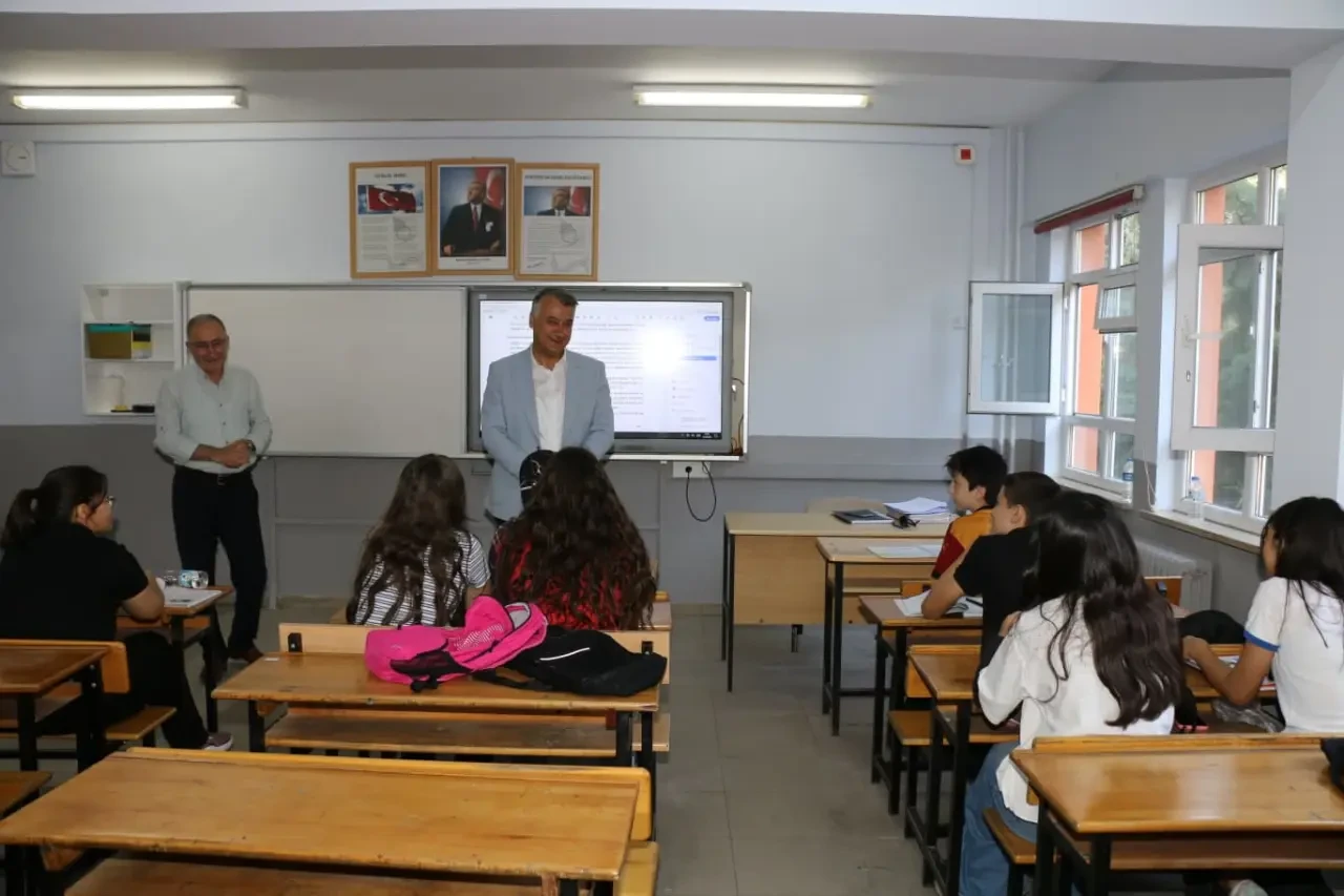 İl Millî Eğitim Müdürü Katipoğlu’ndan Çelebi Mehmet Ortaokulu'na Ziyaret 1