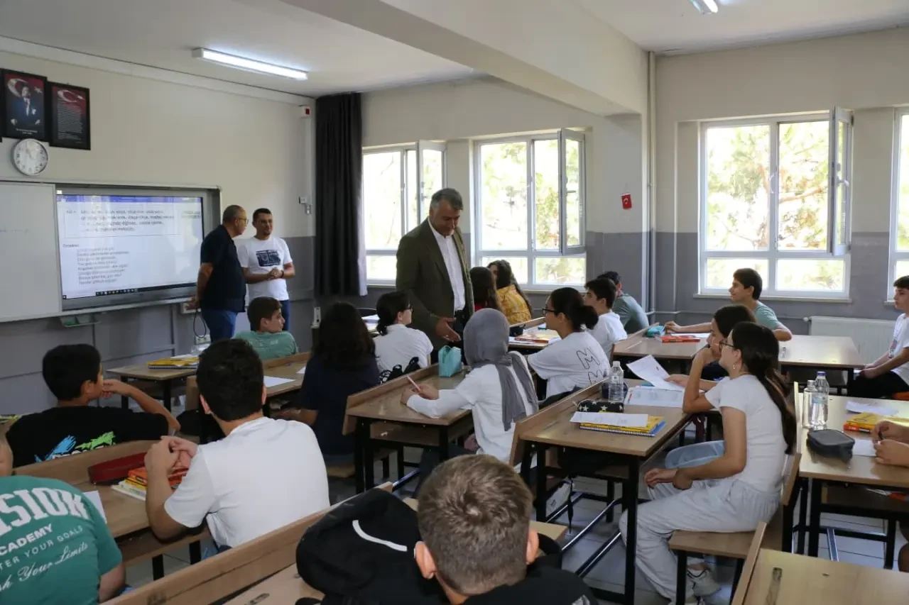 İl Millî Eğitim Müdürü Katipoğlu’ndan Serdar Zeren Ortaokulu’na Ziyaret 2