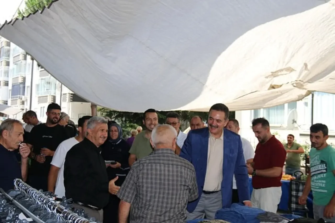 AK Parti Milletvekili Haluk İpek, Amasya Kapalı Pazar Yerinde Esnaflarla Buluştu 4