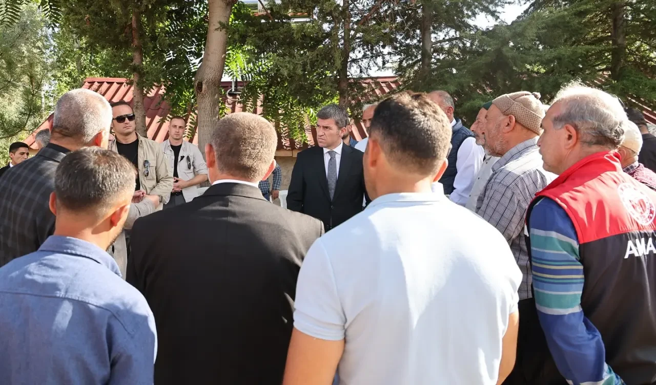 Amasya Valisi Hacıköy Köy Ziyaretinde Halkın Taleplerini Dinledi 3