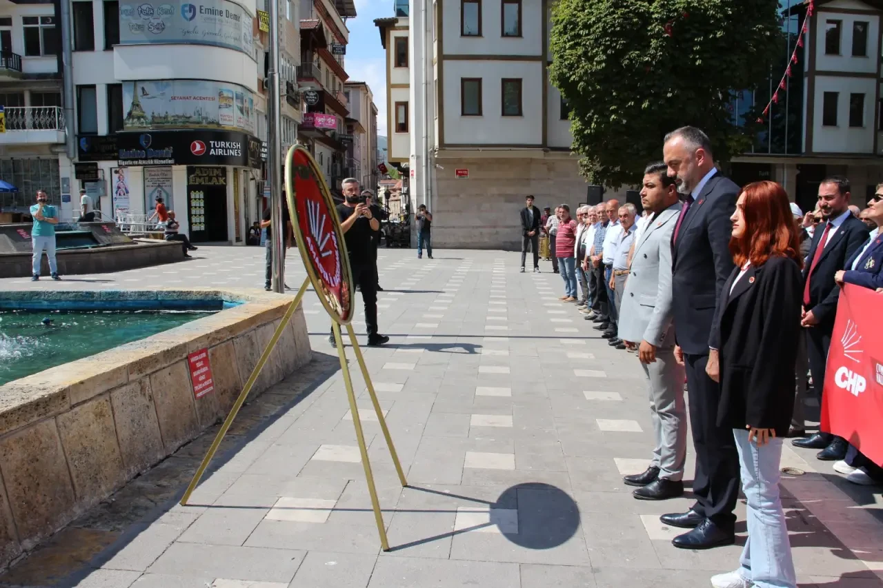 CHP, 102. Yıl Dönümünde Çelenk Sunumu Gerçekleştirdi 1