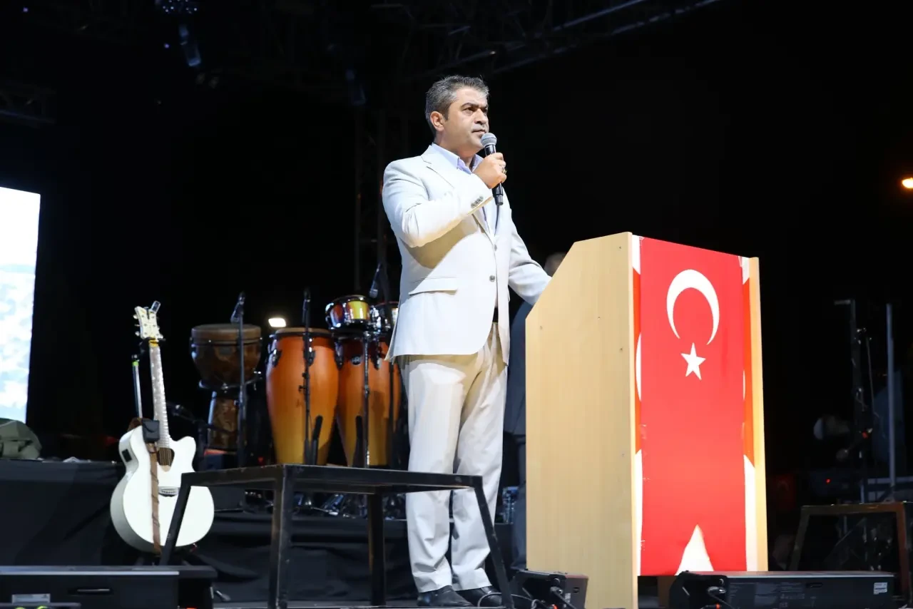 Binlerce Ses, Tek Bir Yürek: Suluova’nın 68. Yılı Coşkuyla Kutlandı 3