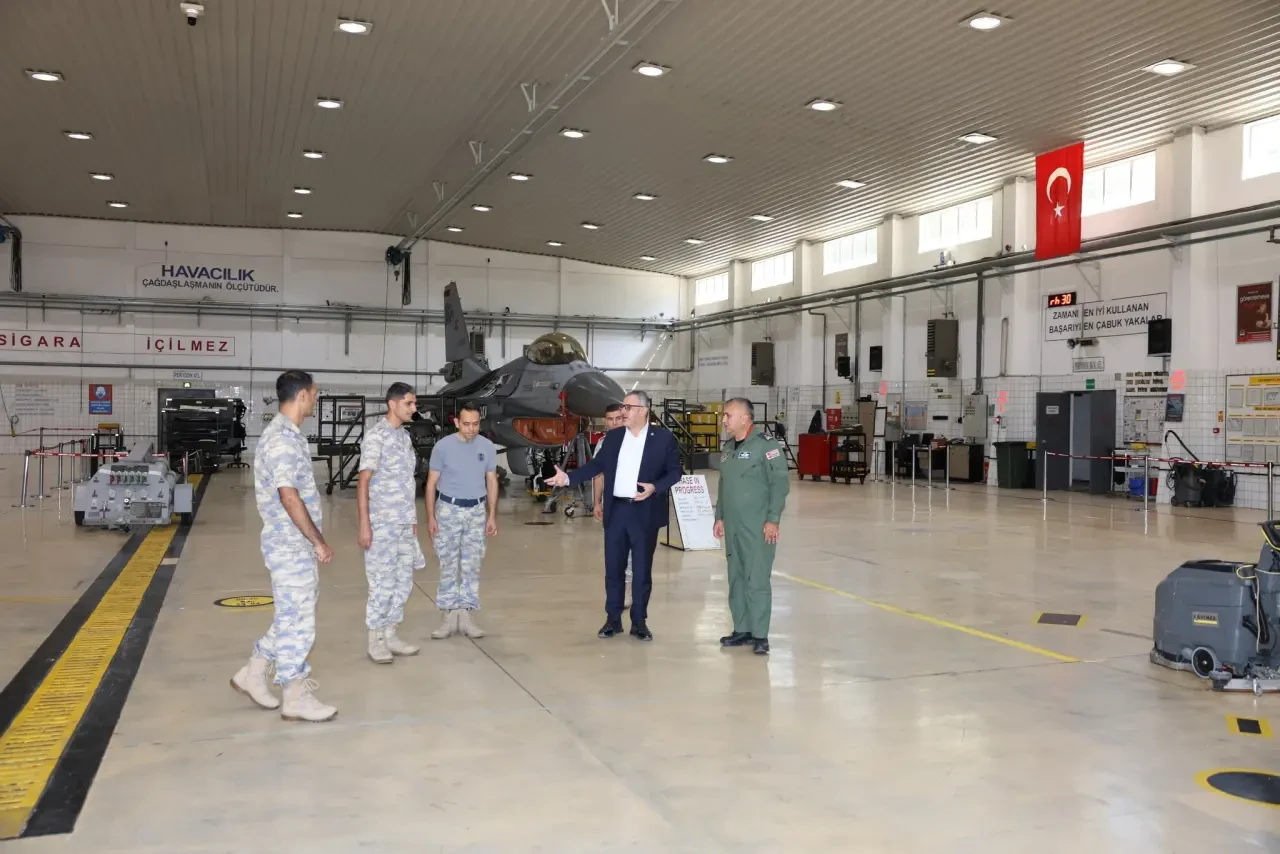 Vekil Çilez, Merzifon’daki Kahraman Hava Üssünü Ziyaret Etti 5
