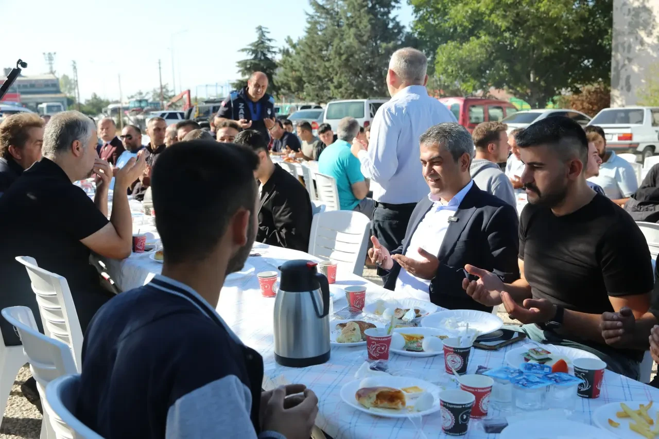 Başkan Uzun, Küçük Sanayi Esnafıyla Kahvaltıda Buluştu 2