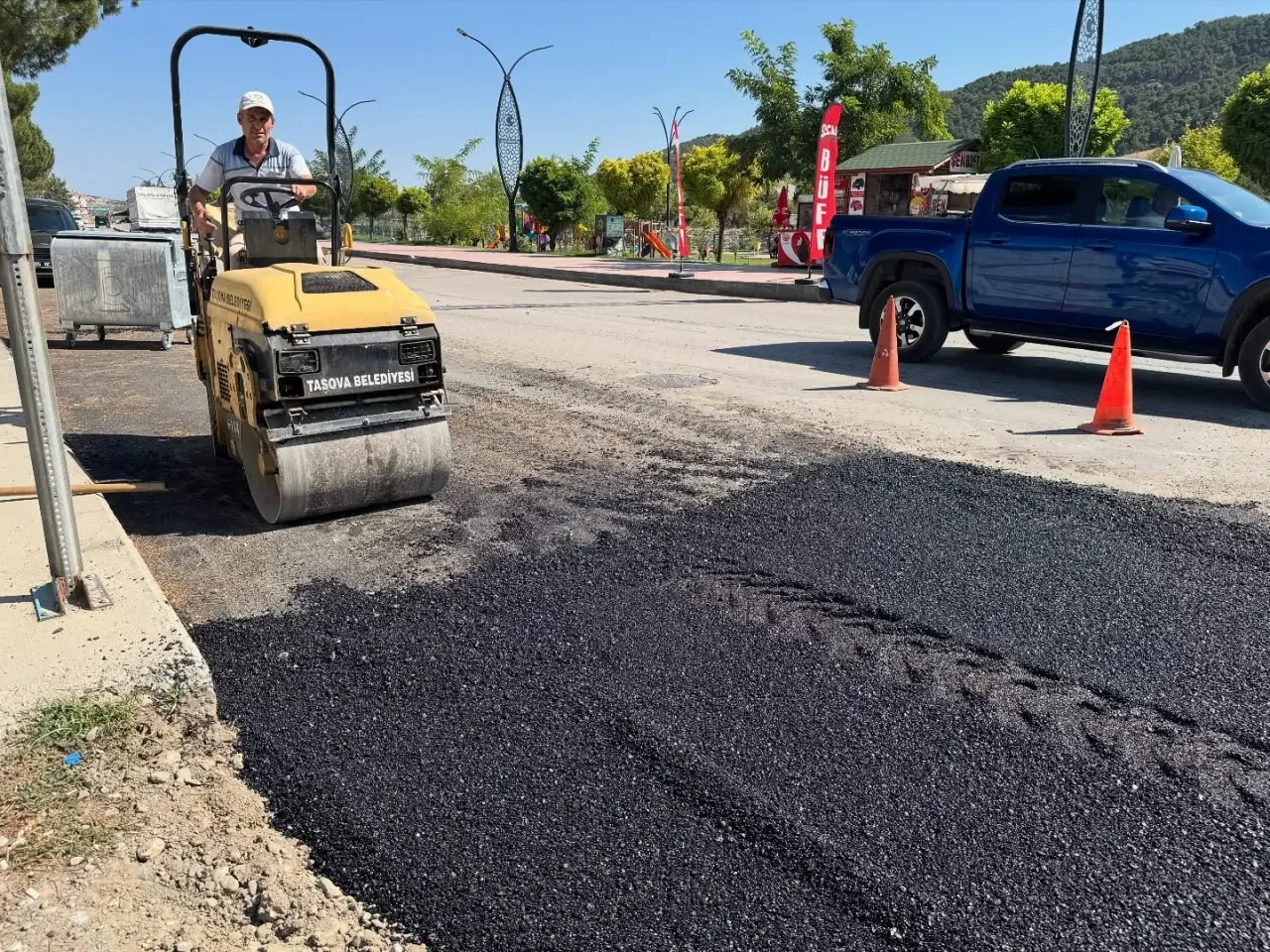 Taşova’da Ulaşım Konforu İçin Yol Düzenleme Devam Ediyor 2