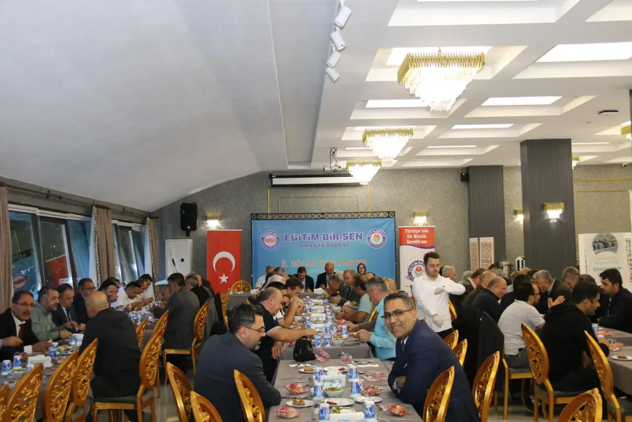 AK Parti İl Başkanı Uzun, Eğitim-Bir-Sen Divanında 3