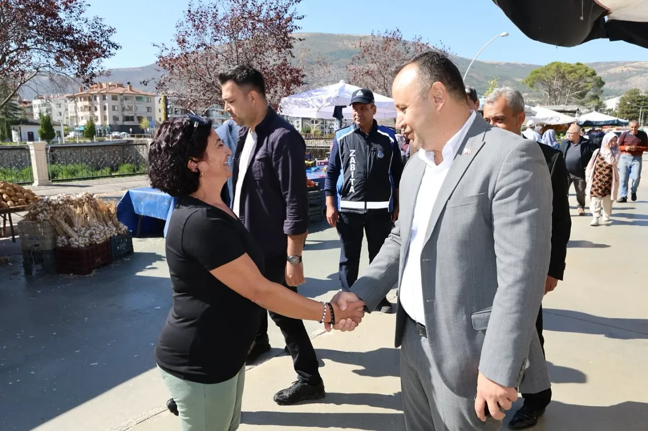 Başkan Sevindi İstasyon Semt Pazarı’nda Vatandaş ve Esnafla Buluştu 1