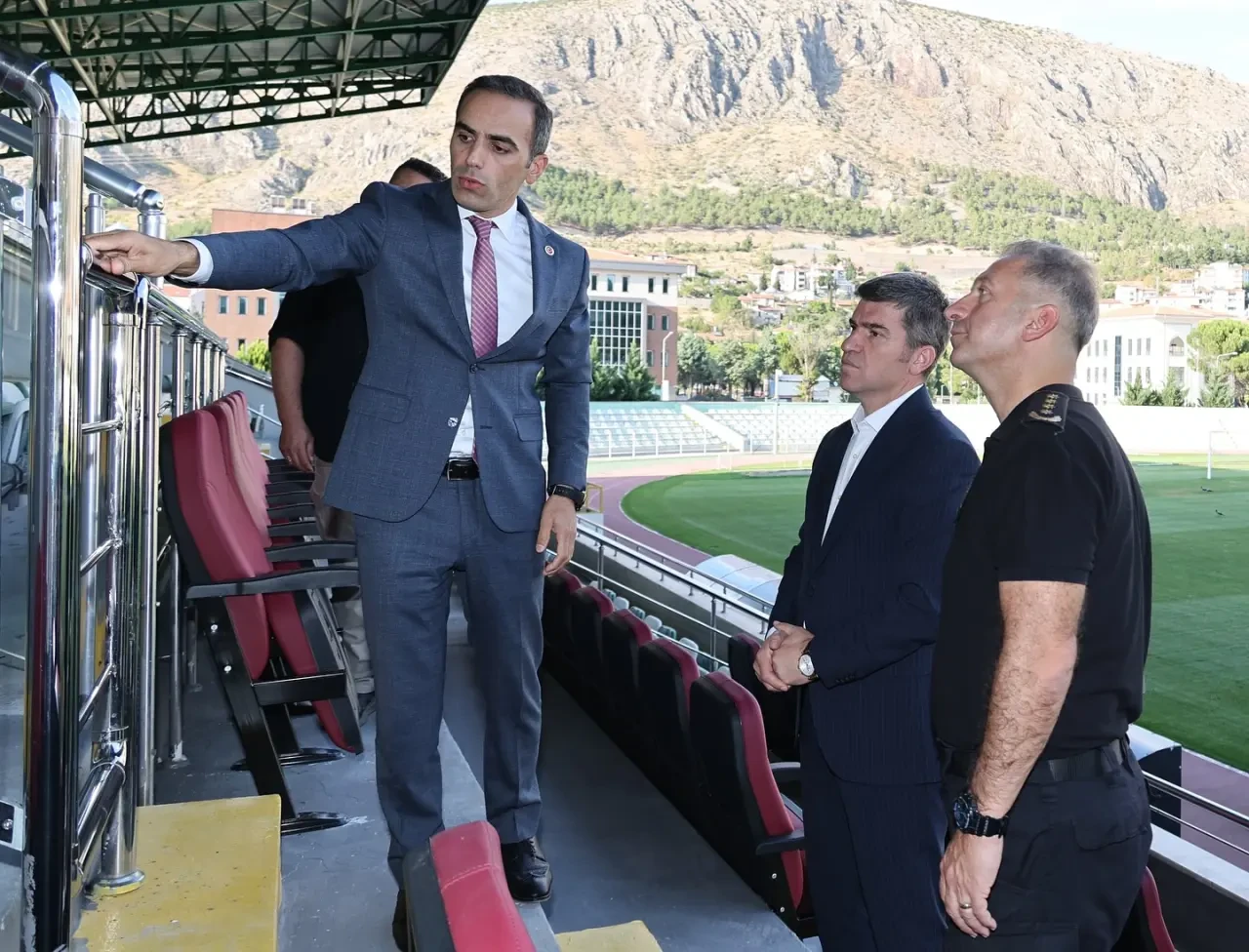 Vali Bakan’dan 12 Haziran Şehir Stadyumu’na Yakın İnceleme 4