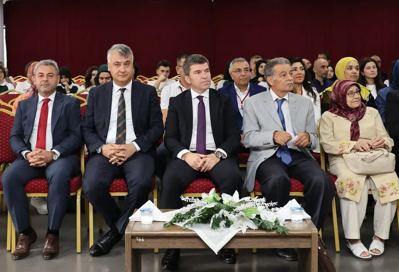 Amasya’da “Anadolu Mektebi Yazar Okumaları” Paneli Düzenlendi 3